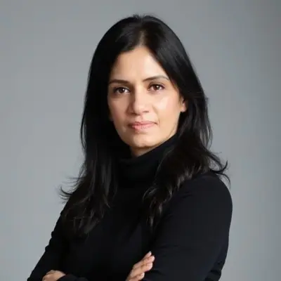 A professional headshot of Sandra, CEO of digital agency, providing a testimonial for freelance SEO expert in Wayanad